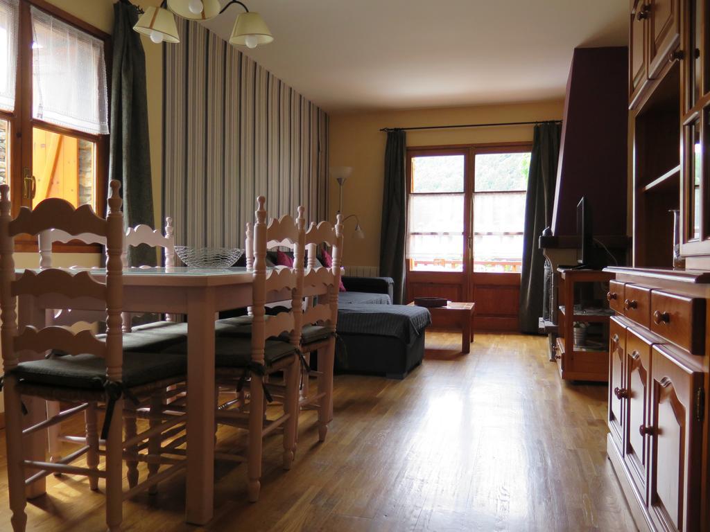 Apartaments El Ribal Valencia D'Aneu Luaran gambar